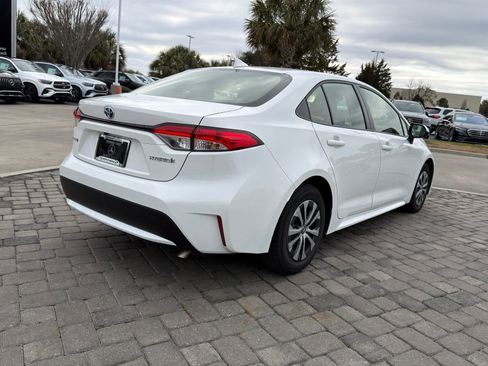 Used 2022 Toyota Corolla LE w/ Premium Interior Package image 8