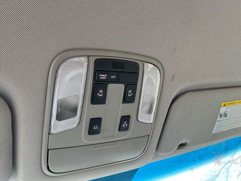 Used 2016 Kia Sedona LX w/ LX Convenience Package image 22