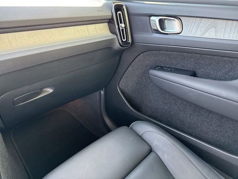 Used 2024 Volvo XC40 B5 Plus w/ Climate Package image 29