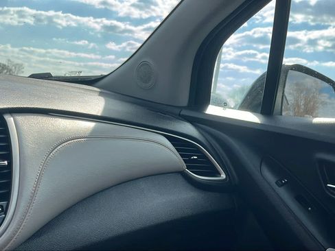 Used 2020 Chevrolet Trax LT image 17