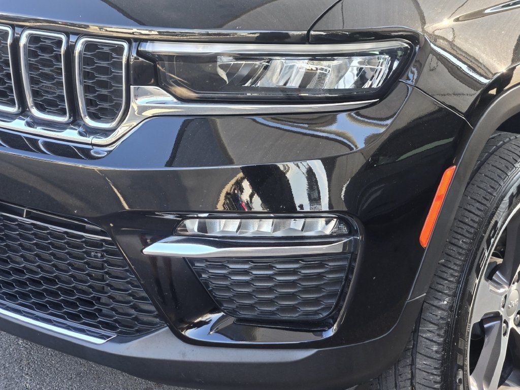 Used 2023 Jeep Grand Cherokee 4WD 4xe image 9
