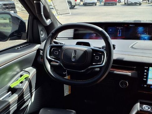 New 2026 Lincoln Navigator L Black Label AWD/4WD image 11