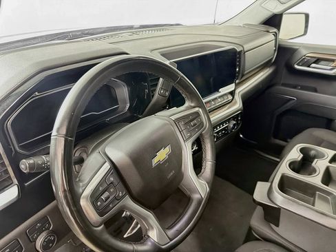 Used 2023 Chevrolet Silverado 1500 LT AWD/4WD image 9