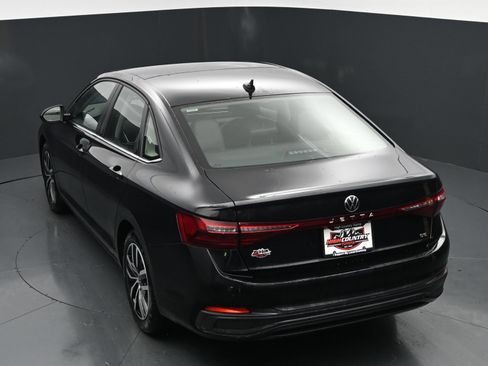 Used 2026 Volkswagen Jetta SE FWD image 29
