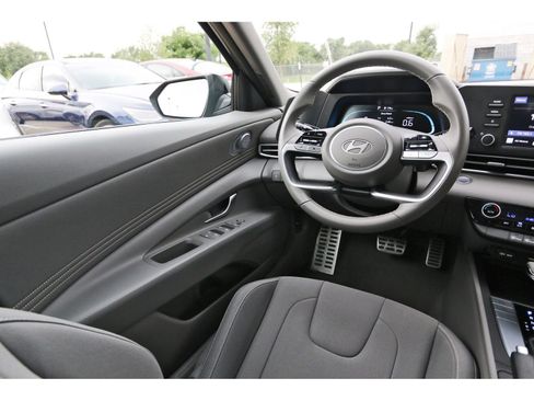 Certified 2025 Hyundai Elantra Sport FWD image 10