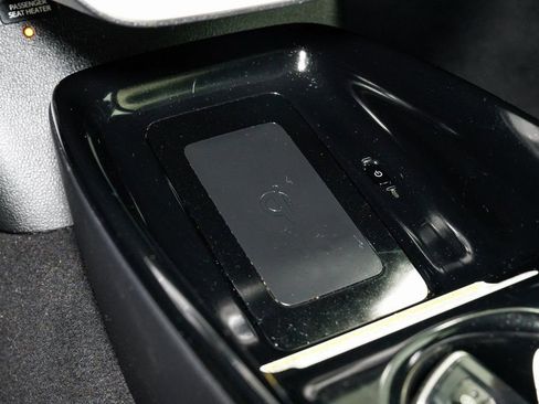 Used 2018 Toyota Prius Prime Premium image 18