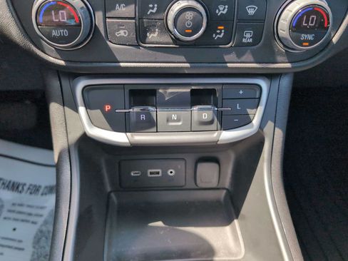 Used 2024 GMC Terrain SLE w/ Driver Convenience Package FWD image 18