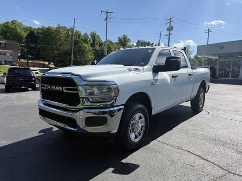 Used 2024 RAM 3500 Tradesman w/ Chrome Appearance Group AWD/4WD image 3