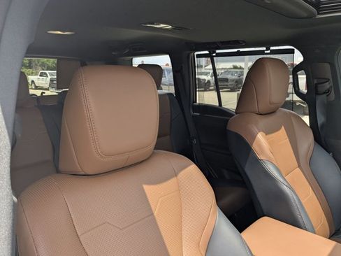 Used 2024 Lexus GX 550 w/ Accessory Package (Z1) AWD/4WD image 21
