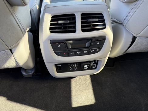 Used 2019 Honda Pilot Touring image 16