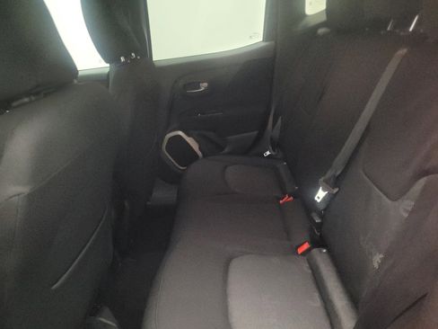 Used 2015 Jeep Renegade Latitude FWD image 18