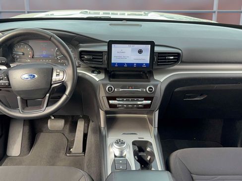 Used 2020 Ford Explorer XLT AWD/4WD image 12
