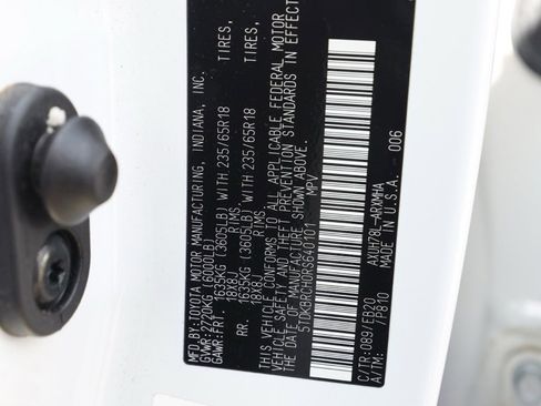 Used 2024 Toyota Highlander XLE image 33