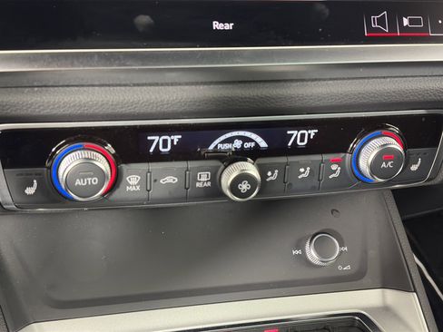 Certified 2025 Audi Q3 2.0T Premium image 23