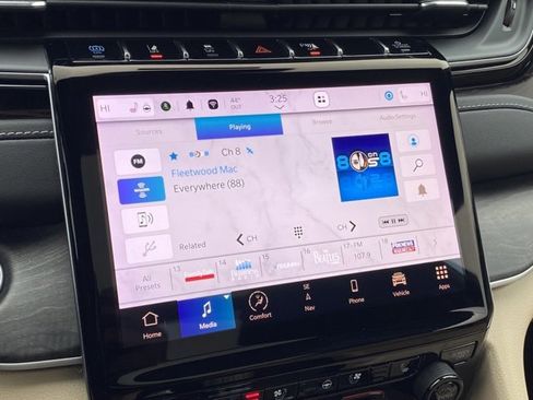 Used 2022 Jeep Grand Cherokee Limited 4xe w/ Luxury Tech Group II image 17