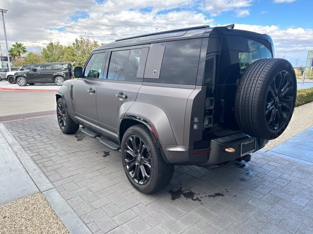 Used 2025 Land Rover Defender 110 AWD/4WD image 7