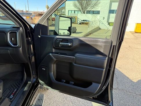 Used 2020 Chevrolet Silverado 2500 LTZ w/ LTZ Premium Package image 31