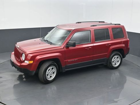 Used 2016 Jeep Patriot Sport w/ Power Value Group AWD/4WD image 9