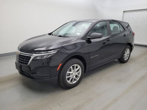 Used 2024 Chevrolet Equinox LS AWD/4WD image 2