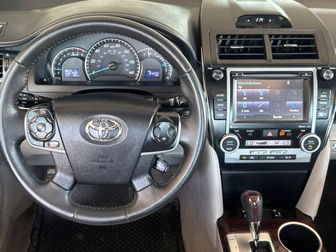 Used 2014 Toyota Camry XLE FWD image 11