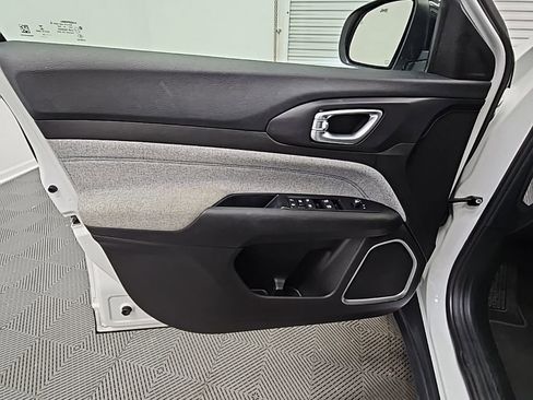 Used 2022 Jeep Compass Latitude image 30