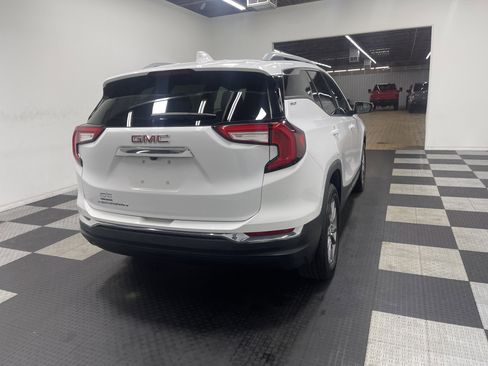Used 2024 GMC Terrain SLT image 5