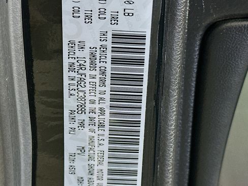 Used 2018 Jeep Grand Cherokee Laredo AWD/4WD image 12
