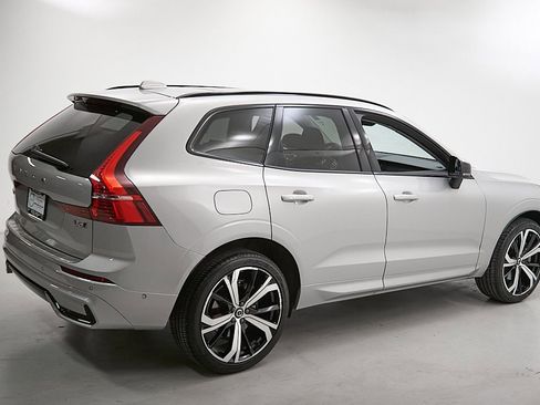 Used 2023 Volvo XC60 B6 Ultimate w/ Protection Package Premier image 9