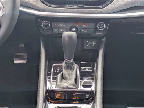 Used 2024 Jeep Compass Latitude image 20