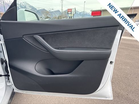 Used 2022 Tesla Model Y Performance image 10