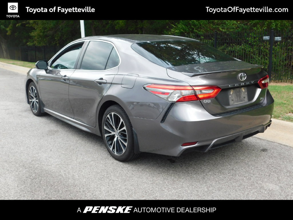 Used 2018 Toyota Camry SE w/ Convenience Package FWD image 9