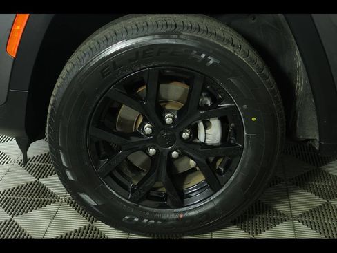 Used 2024 Jeep Grand Cherokee Altitude AWD/4WD image 14