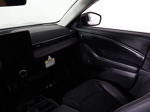 Used 2025 Ford Mustang Mach-E Premium AWD/4WD image 36