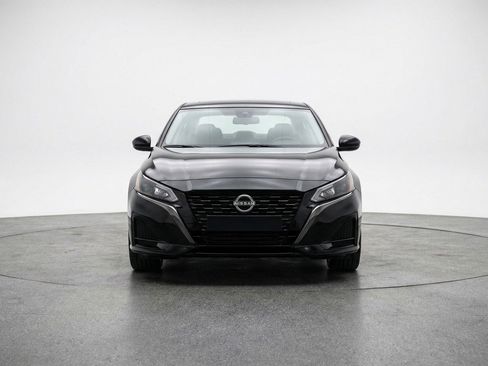 Used 2025 Nissan Altima 2.5 SV image 1