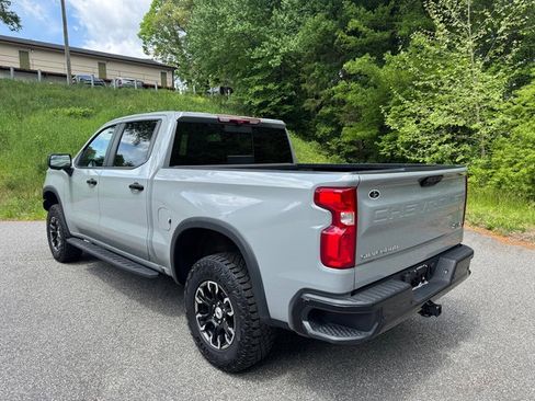 Used 2024 Chevrolet Silverado 1500 ZR2 w/ Technology Package image 9