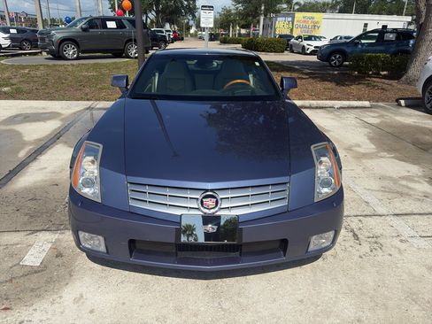 Used 2006 Cadillac XLR RWD image 3