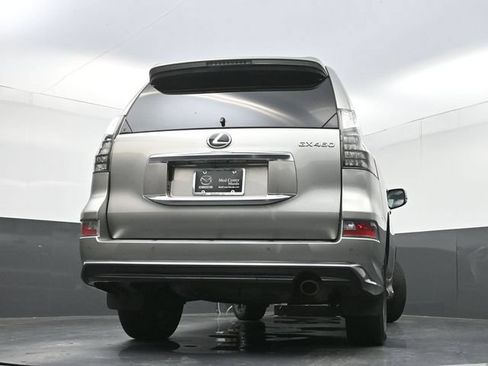 Used 2023 Lexus GX 460 Premium w/ Accessory Package AWD/4WD image 39