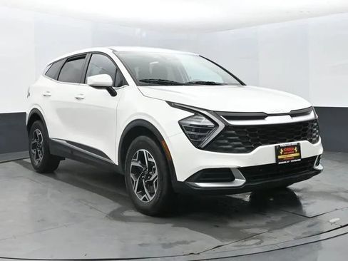 Used 2024 Kia Sportage LX image 2