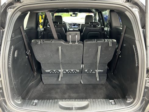 Used 2025 Chrysler Pacifica Select FWD image 21