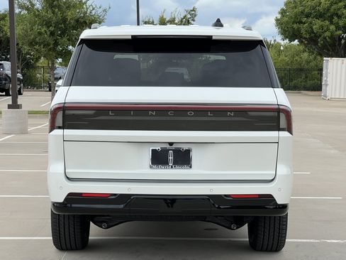 New 2025 Lincoln Navigator L Reserve w/ Jet Appearance Package image 8