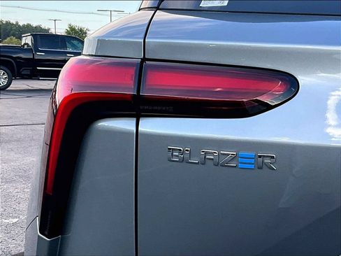 Used 2024 Chevrolet Blazer EV LT AWD/4WD image 35