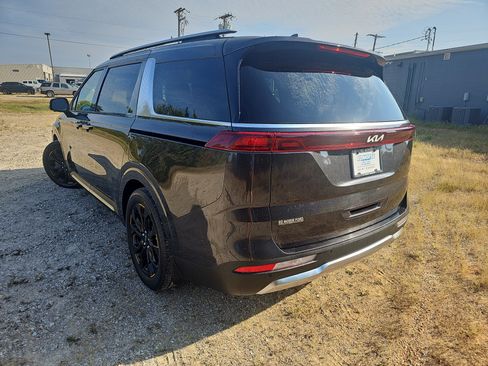 Used 2022 Kia Carnival SX FWD image 6