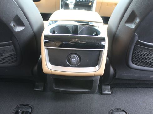 Used 2024 Kia Carnival EX image 16