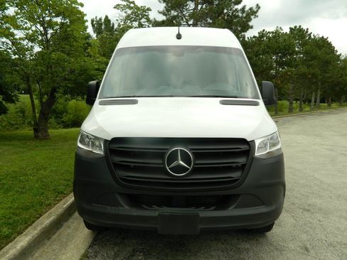 Used 2022 Mercedes-Benz Sprinter 2500 image 2