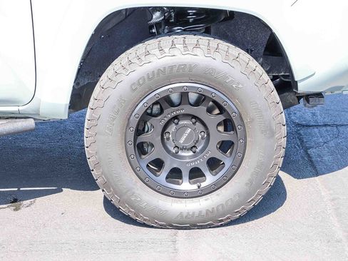 Used 2022 Toyota Tacoma TRD Sport w/ TRD Premium Sport Package AWD/4WD image 11
