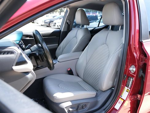 Used 2018 Toyota Camry SE FWD image 9