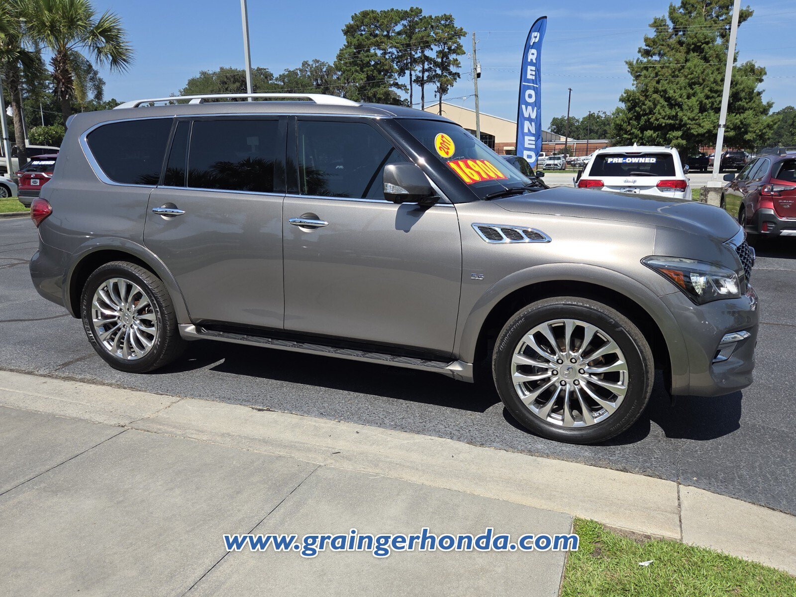 Used 2017 INFINITI QX80 2WD w/ Driver Assistance Package image 7