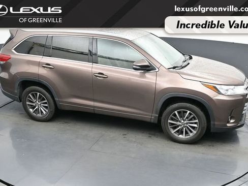 Used 2017 Toyota Highlander XLE FWD image 19