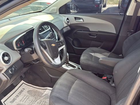 Used 2019 Chevrolet Sonic LT w/ Convenience Package FWD image 9