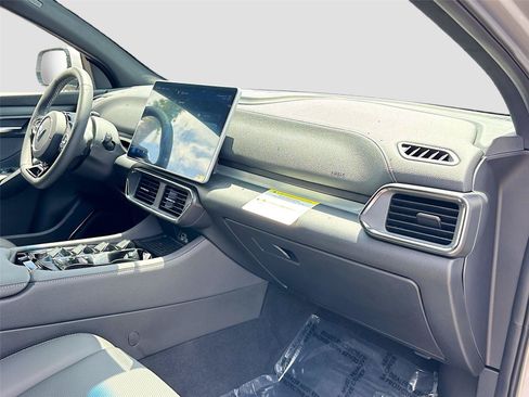 New 2025 VinFast VF 8 Plus AWD/4WD image 29
